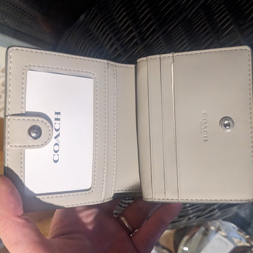 **Reserved**Coach Pearlyzed Leather Snap Wallet in Light Silver - Picture 6 of 15